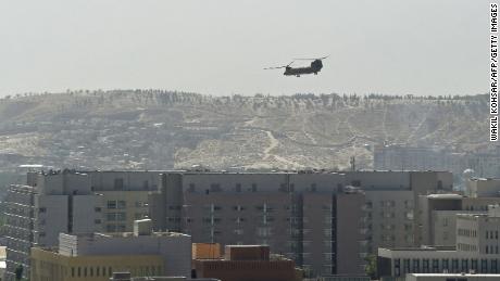 A US Chinook military helicopter flies above the US embassy in Kabul on August 15, 2021. 