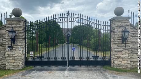 The entrance to R. Kelly&#39;s former home in Olympia Fields, Illinois.