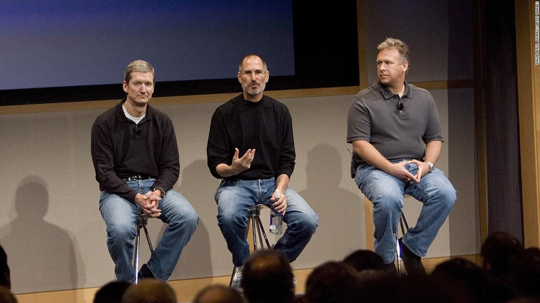 From left, then-Apple COO Tim Cook, Apple CEO Steve Jobs and Phil Schiller, executive vice president for product marketing, answer questions after Jobs introduced new versions of the iMac and the iLife software applications at Apple&#39;s headquarters in Cupertino, California, on August 7, 2007. 