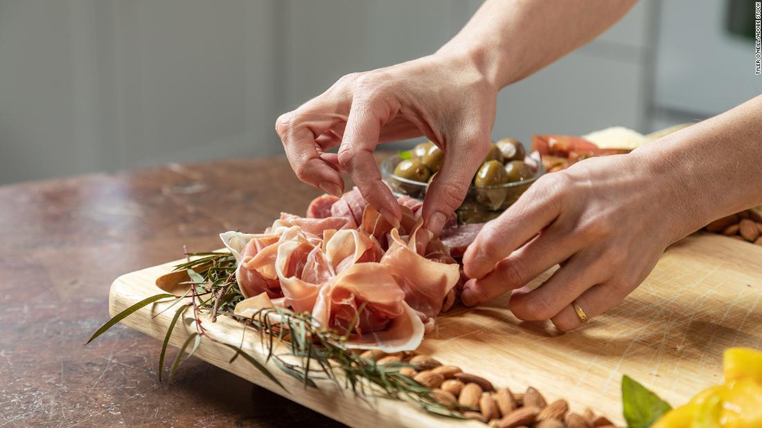Thịt nguội có liên quan đến vi khuẩn salmonella đa trường hợp