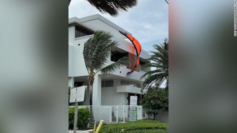 Kite surfer dies after slamming into Fort Lauderdale home