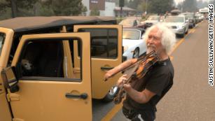 A Lake Tahoe resident played the violin as his family sat at standstill in Caldor Fire evacuation traffic