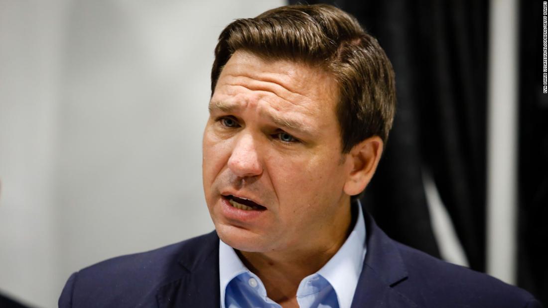 El gobernador de Florida, Ron DeSantis, está apelando un fallo que dijo que no tenía autoridad para prohibir los mandatos de máscaras en las escuelas.