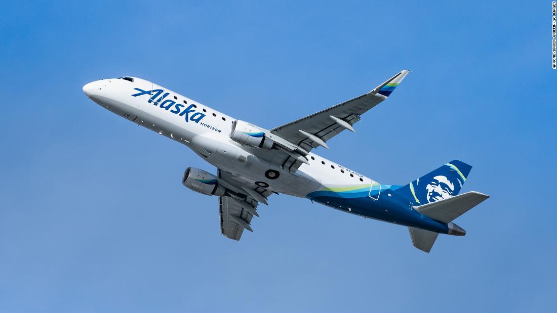 Alaska Airlines introduces $200 bonus for vaccinated staff
