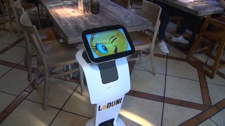 restaurant robots worker shortage texas affil vpx_00012002
