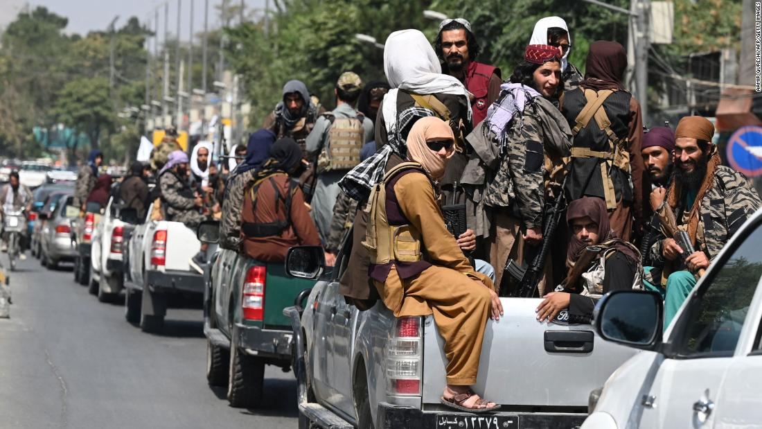 Le paure dei ciclisti afgani si avverano mentre i talebani mirano a impedire alle donne di fare esercizio