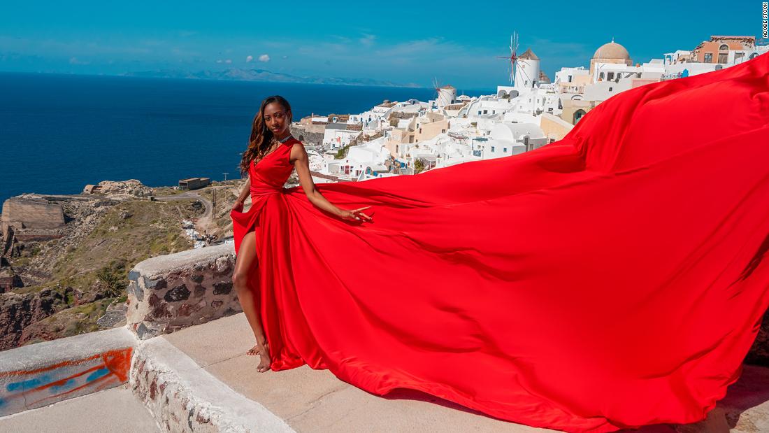 How 'flying dress' photos became so popular on social media