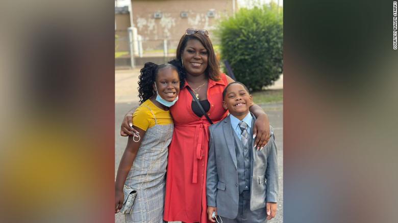 This single mom is braiding kids’ hair for free to help other struggling parents