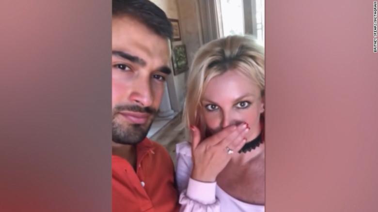 See how Britney revealed engagement