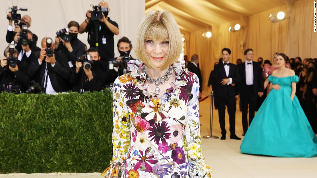 Met Gala honorary chairman Anna Wintour departed eschewed Chanel -- her longtime go-to for the event -- instead opting for a custom pressed-flower Oscar de la Renta gown with a tiered pleated skirt.