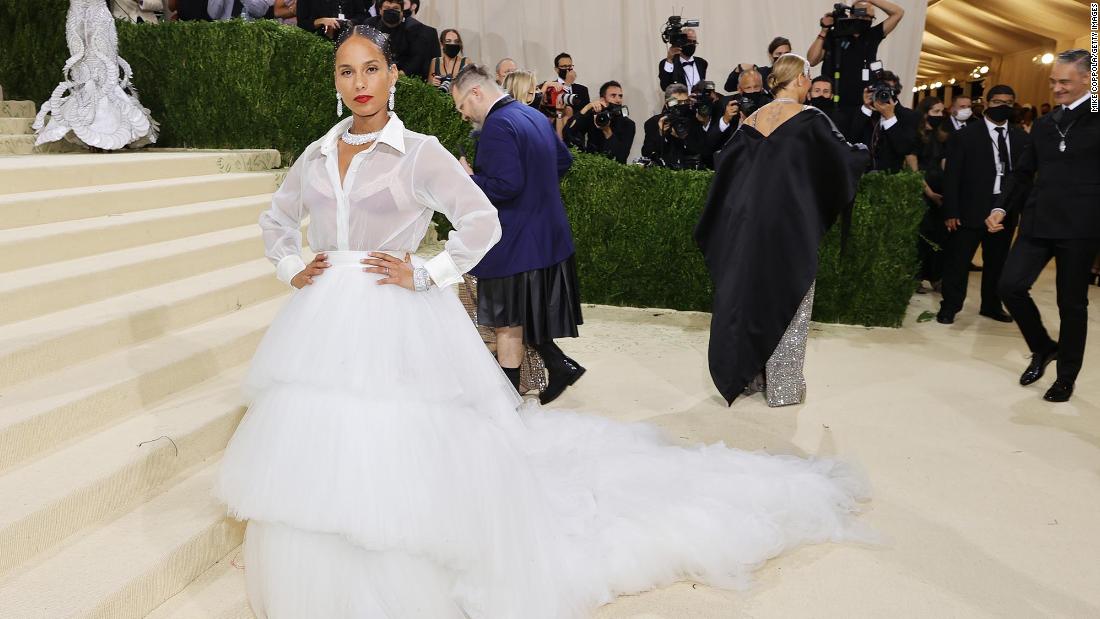 Singer Alicia Keys arrived in an all-white gown from AZ Factory and jewels from Van Cleef &amp;amp; Arpels. Speaking to reporters on the carpet, she added her red lipstick was an homage to the &quot;New York lip.&quot; 