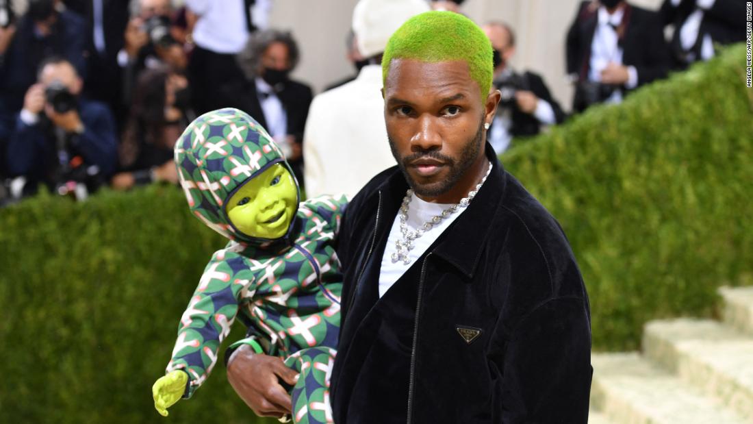 Frank Ocean debuted a lime green hairstyle at the event, wearing a black Prada outfit and a necklace from his jewelry line Homer. He was accompanied by a robotic friend, dressed in a patterned tracksuit, that moved during interviews.&lt;br /&gt;