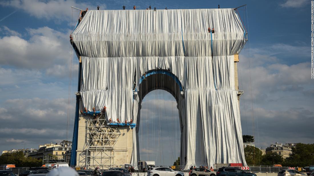 Why is Paris Arc de Triomphe covered in silver fabric Style