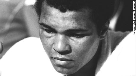 A shock loss to a young Leon Spinks in February 1978 was a clear sign of Ali&#39;s decline, although he took the title back from Spinks in September of that year.
