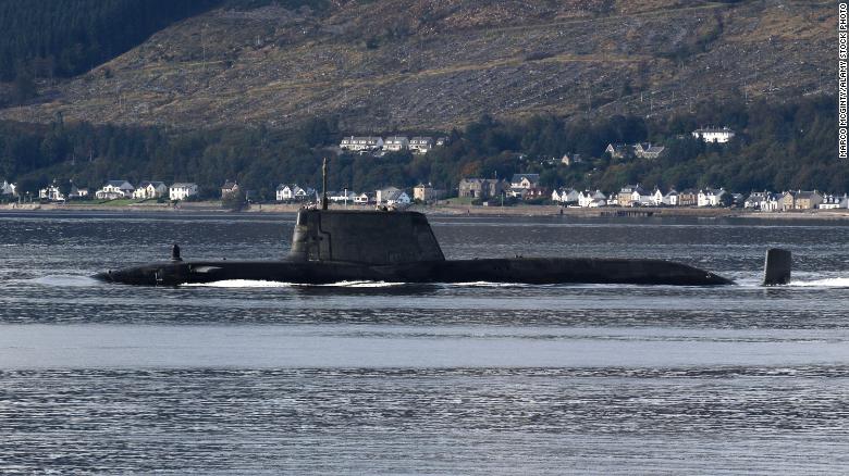 Un sottomarino di classe Astute gestito dalla Royal Navy del Regno Unito, diretto verso il Firth of Clyde, nel settembre 2020.