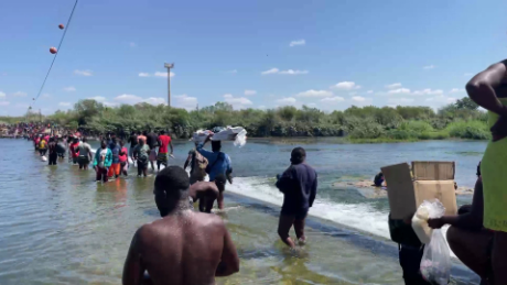Hundreds of Haitian migrants pass through Mexico in bid to reach US