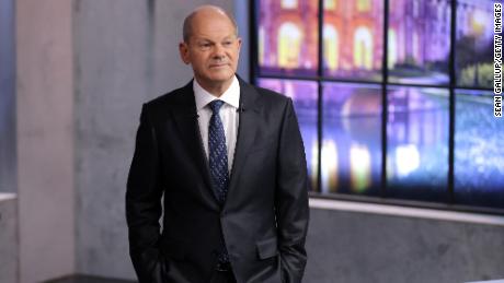 BERLIN, GERMANY - SEPTEMBER 19: Chancellor candidate Olaf Scholz of the German Social Democrats (SPD) arrives to the final &quot;Triell&quot; televised debate on September 19, 2021 in Berlin, Germany. (Photo by Sean Gallup/Getty Images)