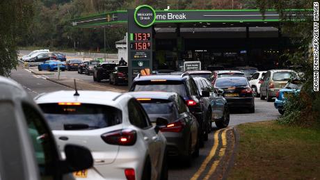 Motorists line up for fuel at a station near the M3 motorway near Fleet, west London on September 26, 2021.