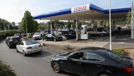 UK puts military on hold to deliver fuel as petrol stations run dry