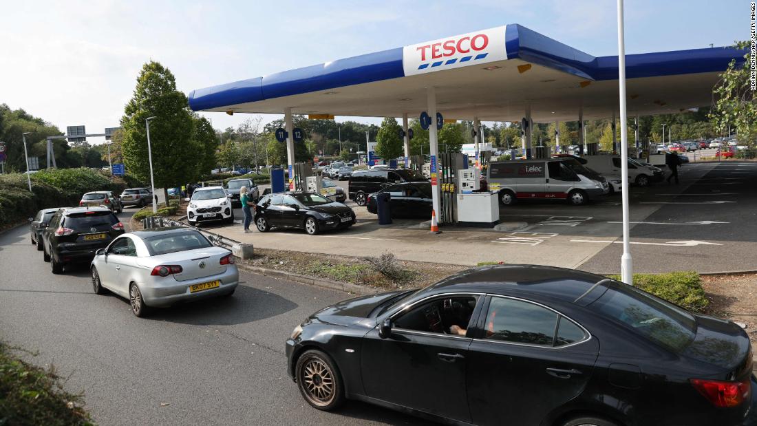 UK could ask soldiers to deliver fuel as service stations run dry