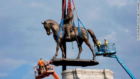 Crews remove a statue of Confederate General Robert E. Lee on September 8, 2021, on Monument Avenue in Richmond, Virginia. 