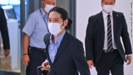 Kei Komuro arrives at Narita airport in Chiba Prefecture on September 27 from the United States. 