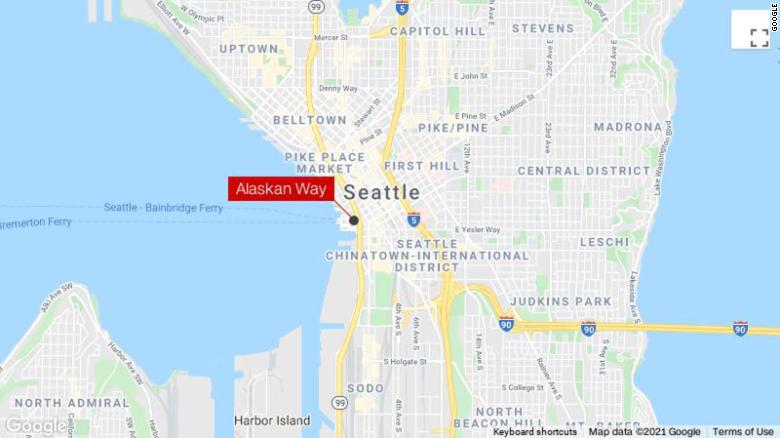 11 people rescued after boat overturns in Seattle