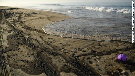 Oil is seen on the beach in Huntington Beach, California on October 3, 2021, after a pipeline breach connected to an oil rig off shore started leaking oil, according to an Orange County Supervisor. (Photo by Patrick T. FALLON / AFP) (Photo by PATRICK T. FALLON/AFP via Getty Images)