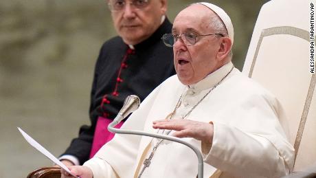 Papa expresa 'vergüenza'  sobre la respuesta de la Iglesia a las sobrevivientes de abuso sexual tras el informe francés
