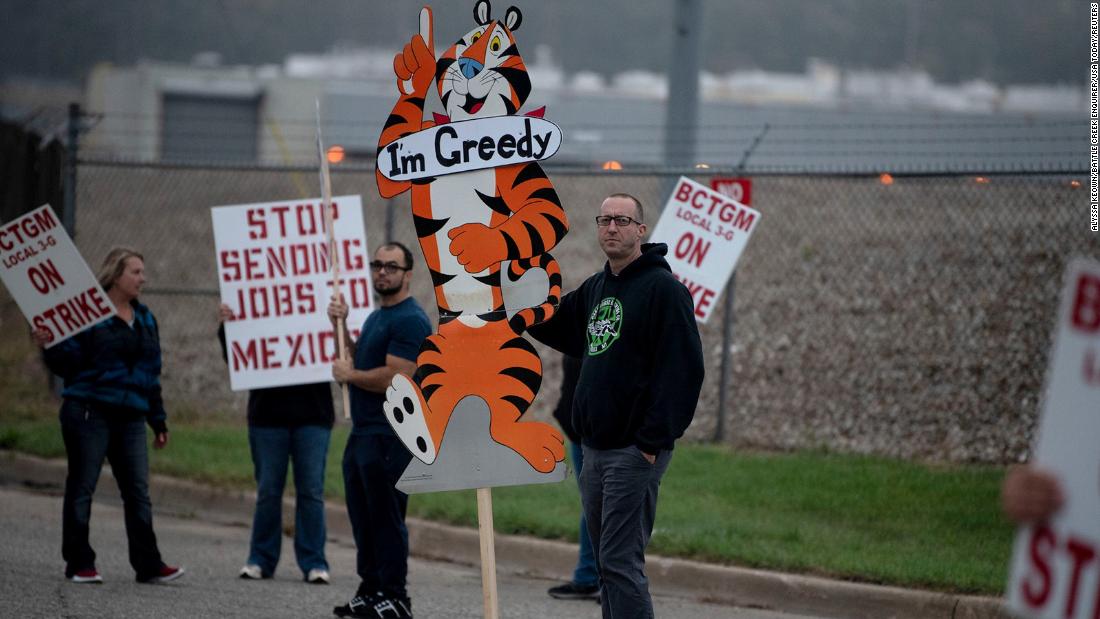 Kellogg's strike: 1,400 cereal factory workers hit picket lines