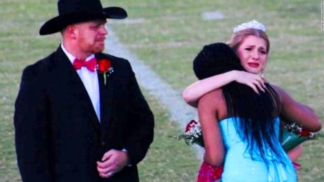 The homecoming queen gave away her crown to comfort a grieving family and set an example for us all