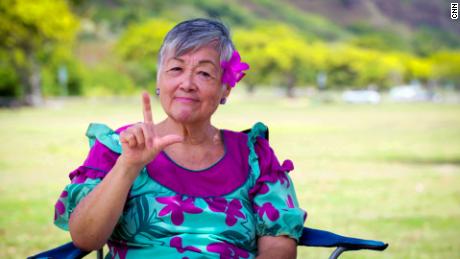Linda Yuen Lambrecht signs the legend of Maui in HSL