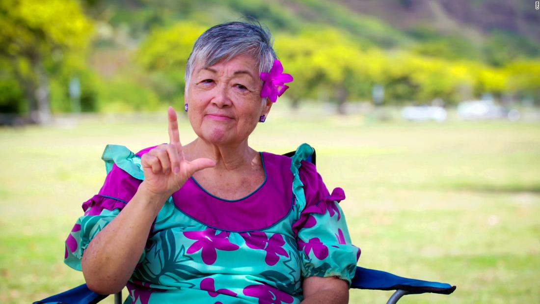 Linda Yuen Lambrecht signs the legend of Maui in HSL – CNN Video