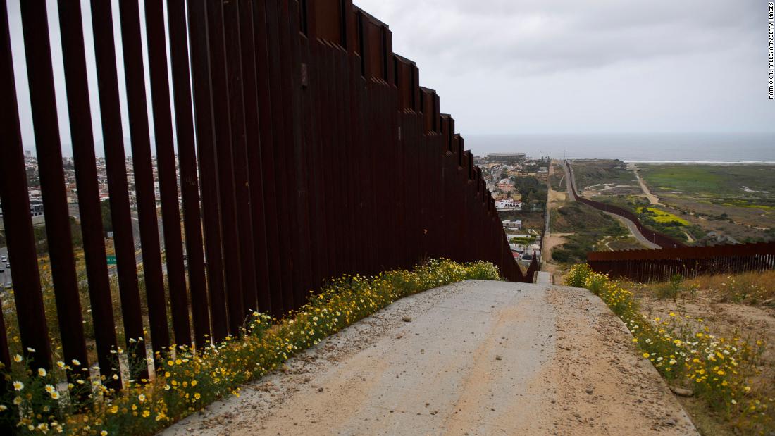 La administración Biden cancela otros contratos en el muro fronterizo