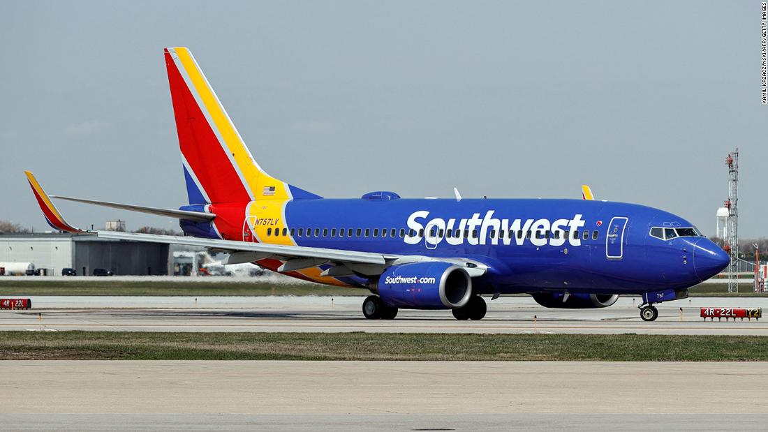 Southwest Airlines cancels more than one thousand flights Sunday