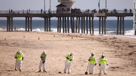 Huntington Beach reopens shore after oil spill shut it down last week