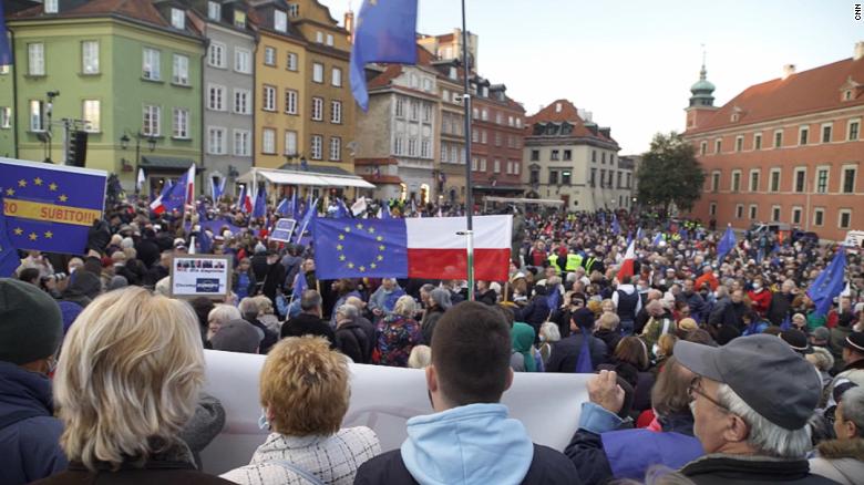 Massive crowds rally over fears of 'Polexit' 