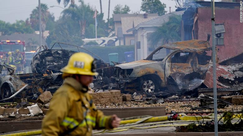 UPS driver bị máy bay đụng chết 211011175349-04-san-diego-plane-crash-1011-exlarge-169