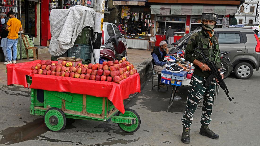 5 Indian soldiers among 7 killed in Kashmir gun battles