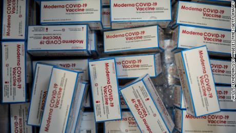 FDA vaccine advisers recommend emergency use authorization for booster dose of Moderna&#39;s Covid-19 vaccine