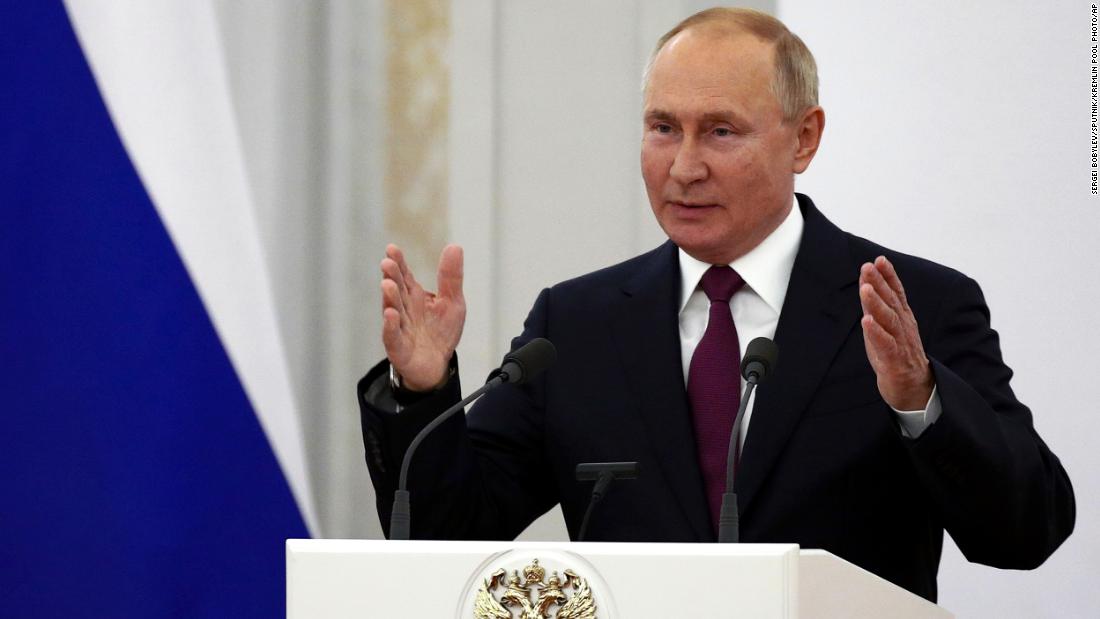 Putinas sako, kad Rusija turi paspartinti skiepijimą nuo „Covid-19“