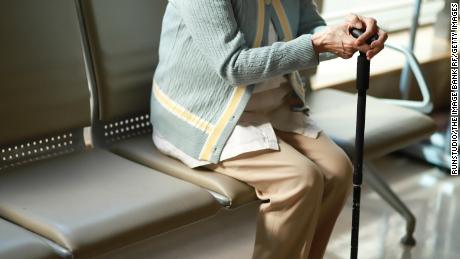 Los adultos mayores deploran el sesgo de edad, dicen que se sienten infravalorados cuando interactúan con los proveedores de atención médica