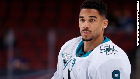 Evander Kane suspended by NHL after investigation into his Covid-19 vaccine  card - CNN