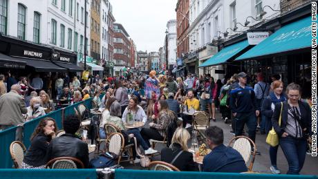 Degenen die in Londen dineerden na de deregulering van het VK deze zomer' 