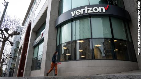 How Verizon became the Dow&#39;s worst stock