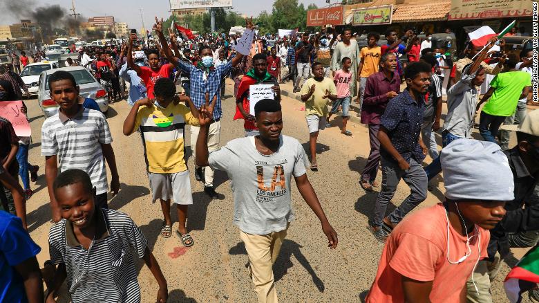 Supporters of Sudan&#39;s transitional government protested as rival demonstrators kept up a sit-in demanding a return to military rule.