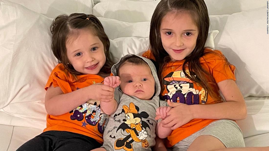 This family has 3 daughters born on August 25, and they're not triplets or twins