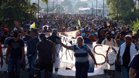 Caravana con cientos de migrantes avanza rumbo a la Ciudad de M xico