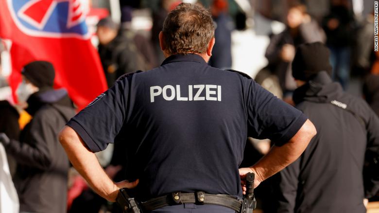 German police stop far-right vigilantes patrolling Polish border