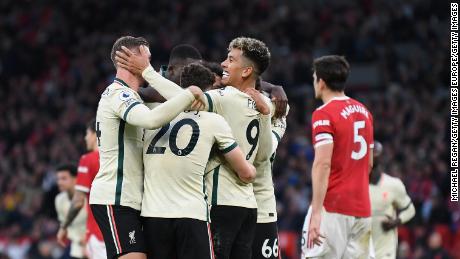 O Liverpool comemora depois de marcar o quarto gol de seu time no domingo.